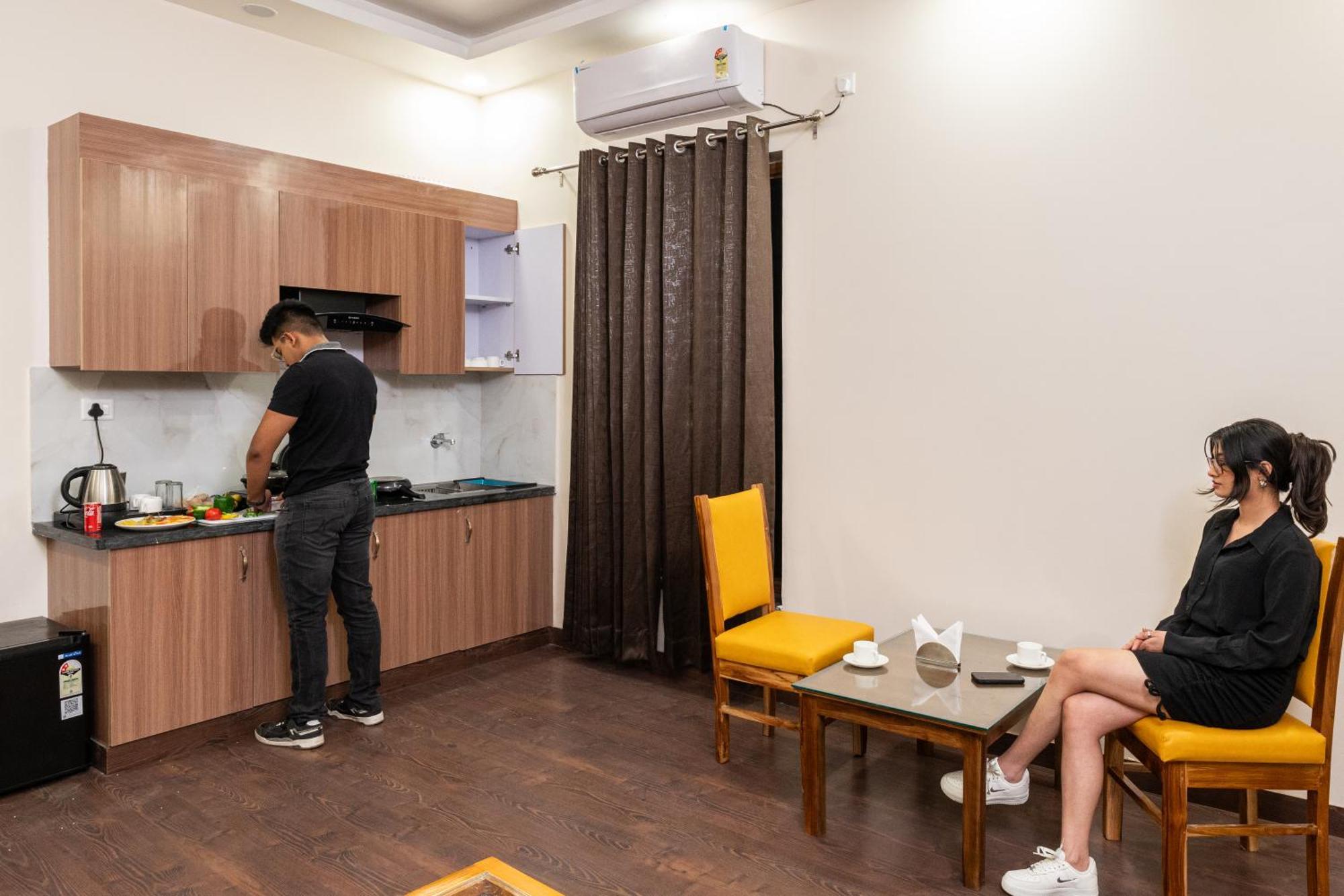 Lime Tree Hotel & One Bhk Serviced Apartment Noida - Sector 50 Metro Экстерьер фото