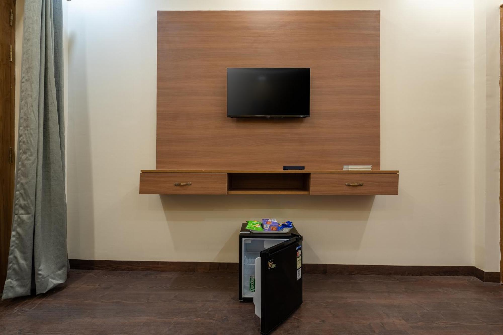 Lime Tree Hotel & One Bhk Serviced Apartment Noida - Sector 50 Metro Экстерьер фото